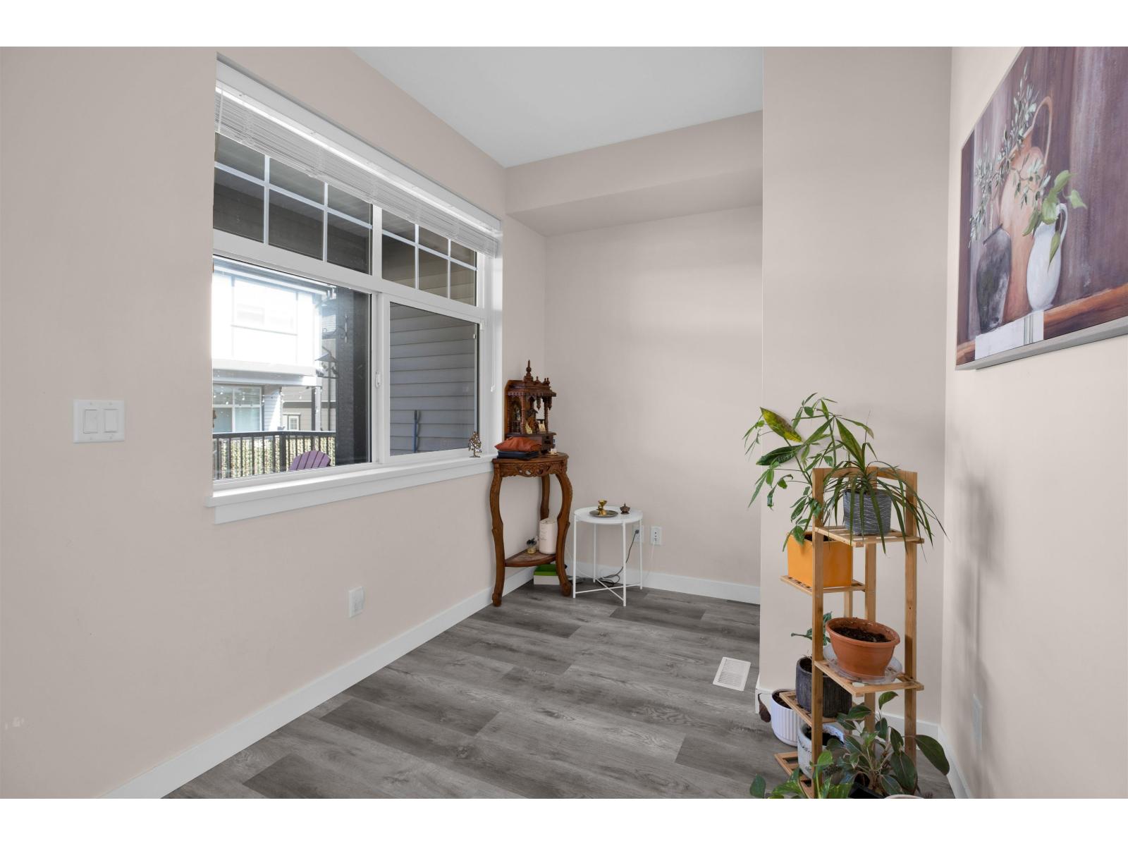 25 7740 GRAND STREET, Mission