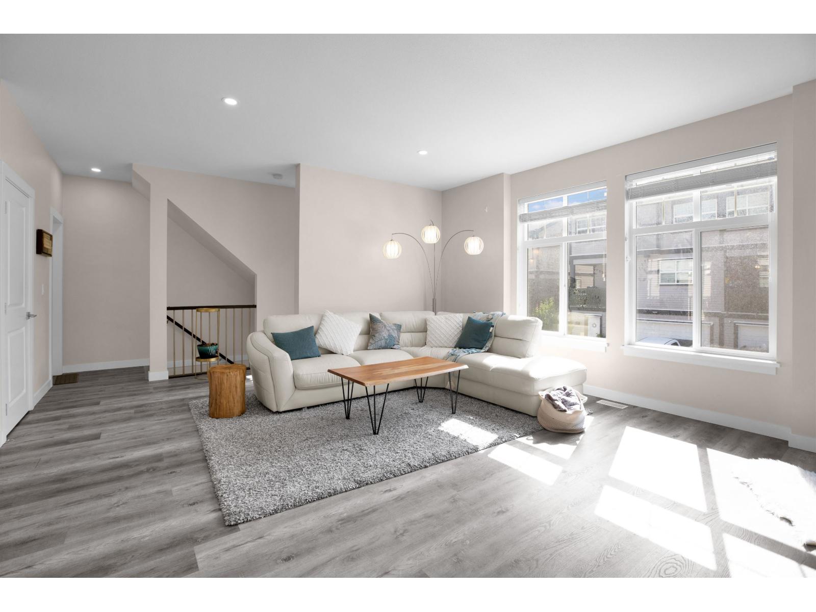 25 7740 GRAND STREET, Mission