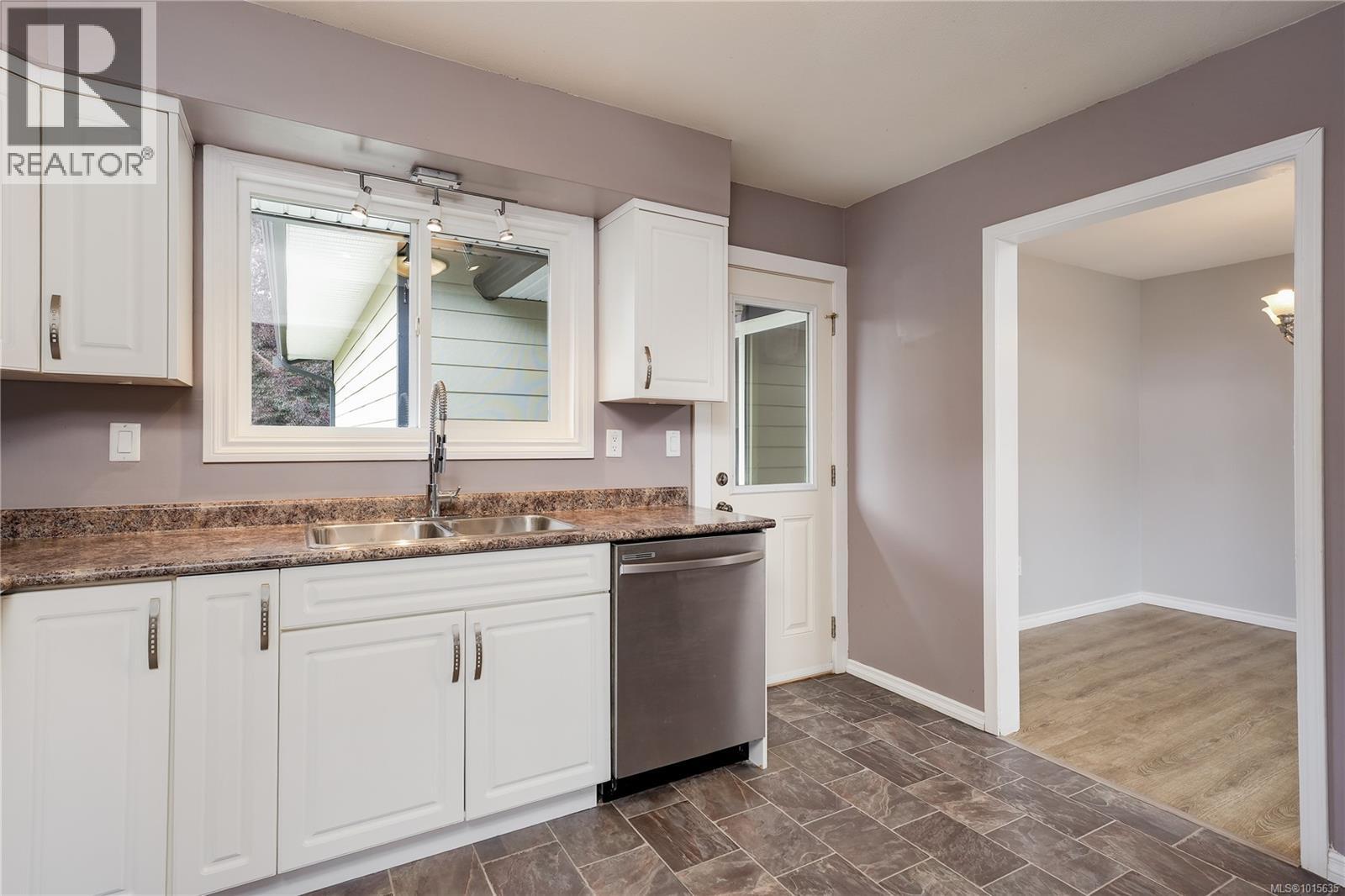  10378 Patricia Place, Sidney