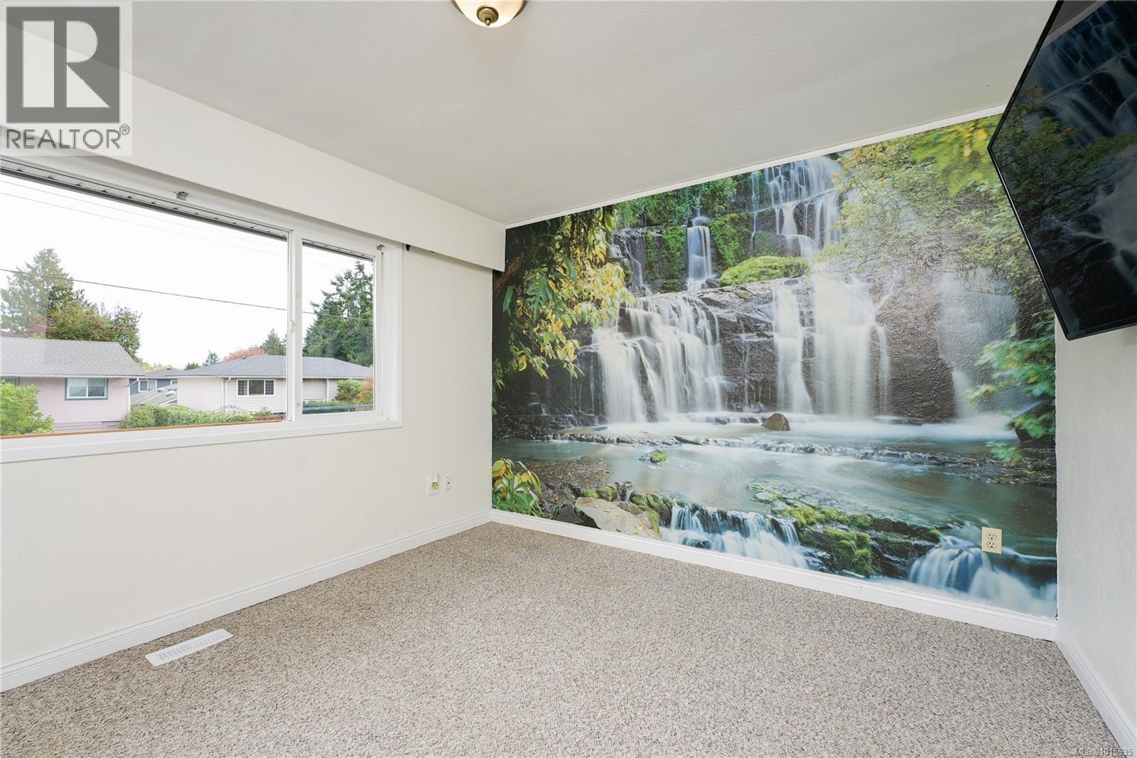  10378 Patricia Place, Sidney