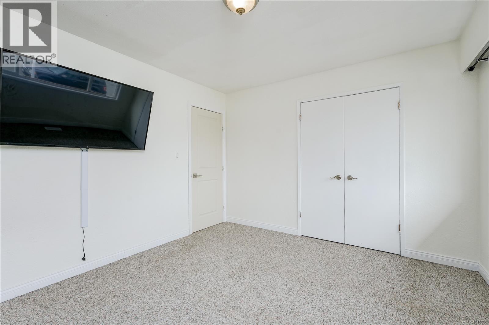  10378 Patricia Place, Sidney