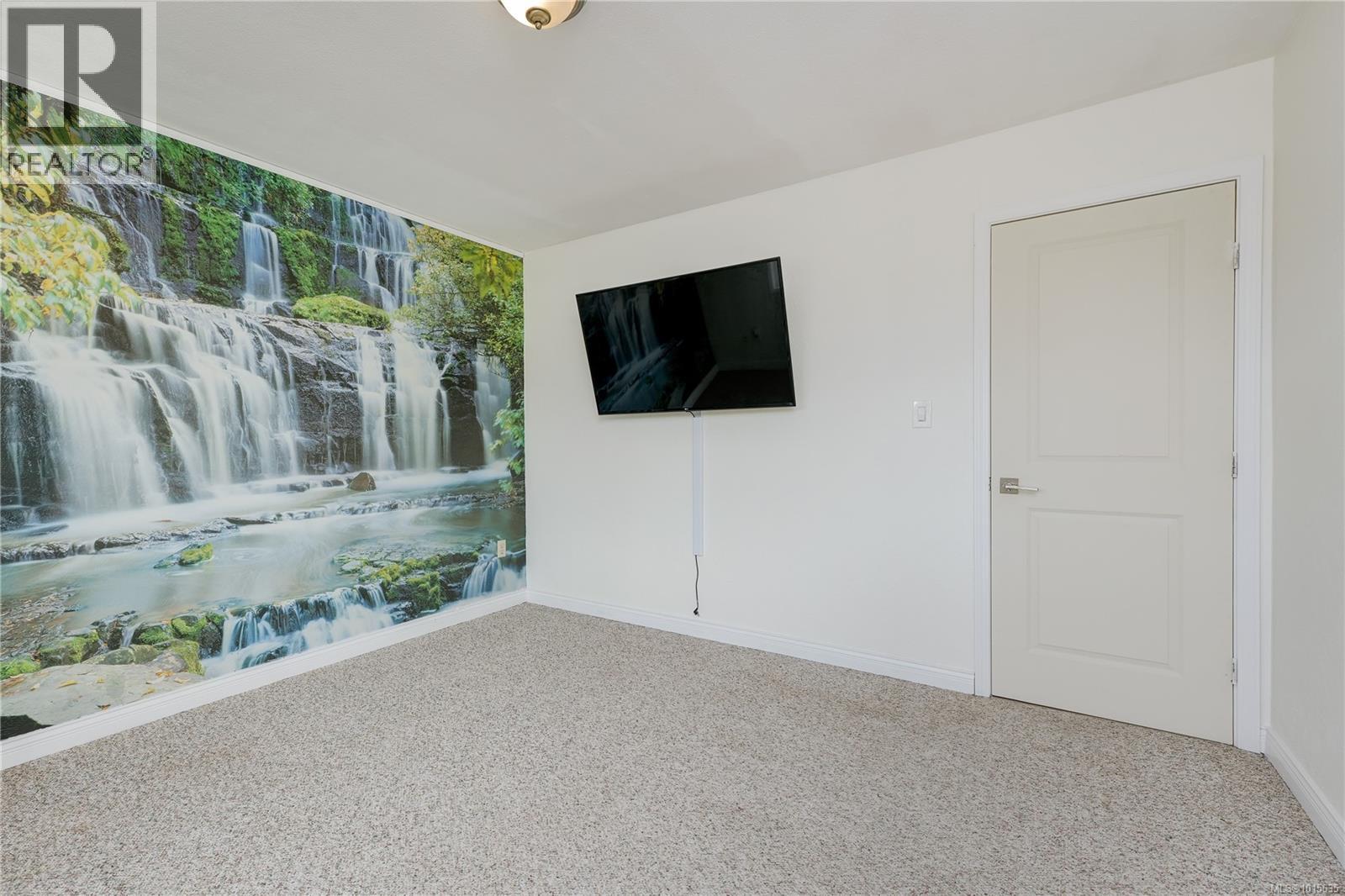  10378 Patricia Place, Sidney