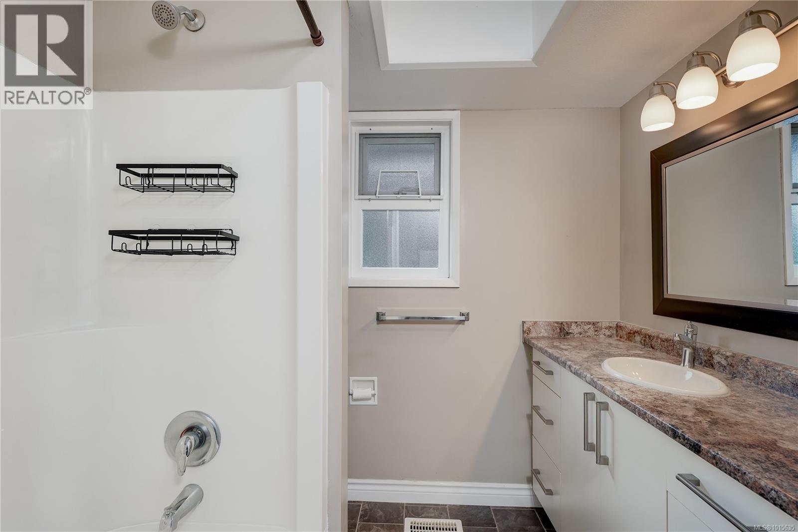  10378 Patricia Place, Sidney
