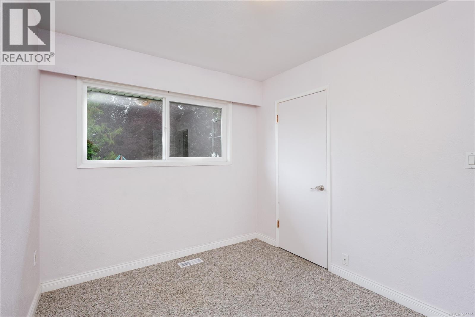  10378 Patricia Place, Sidney