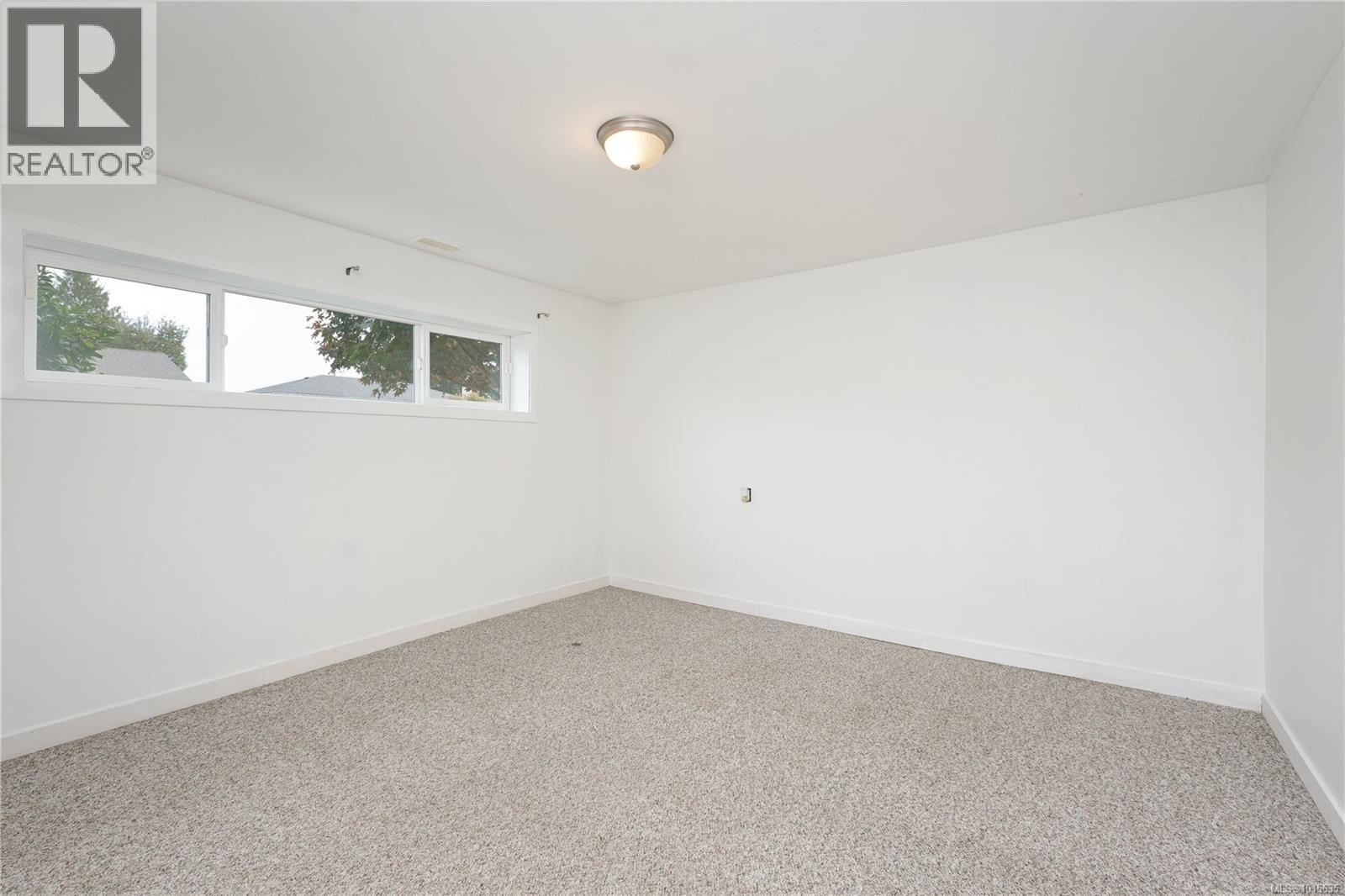 10378 Patricia Place, Sidney