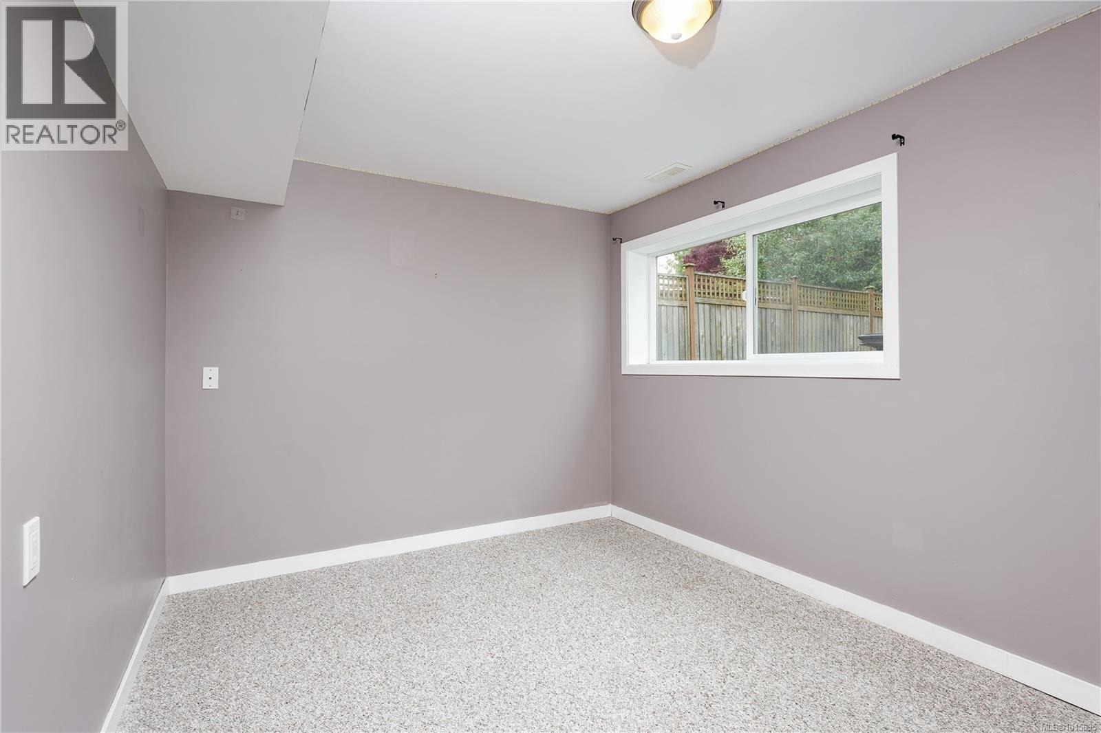  10378 Patricia Place, Sidney