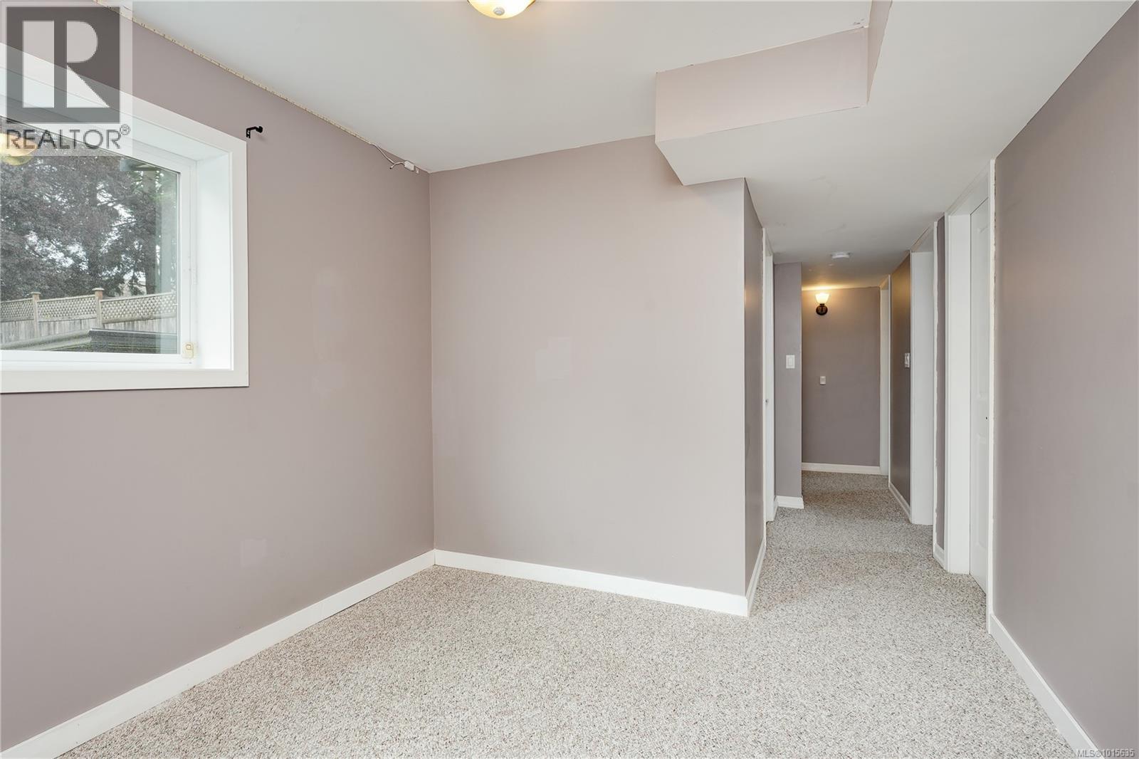  10378 Patricia Place, Sidney
