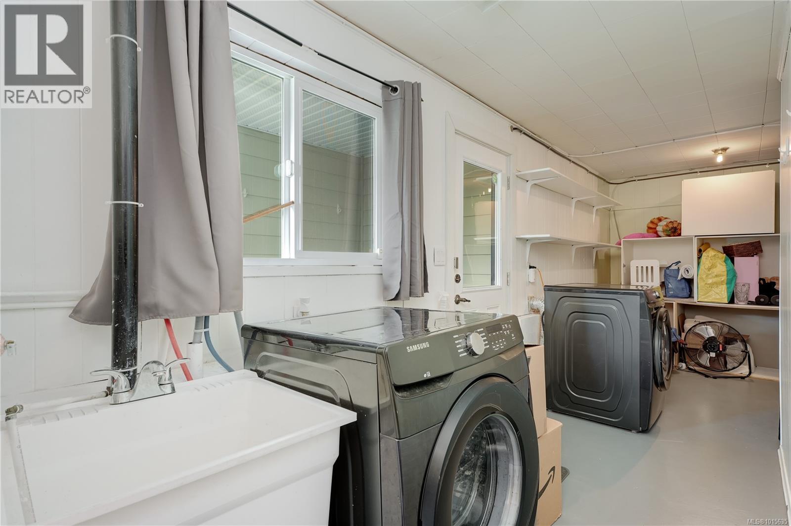  10378 Patricia Place, Sidney