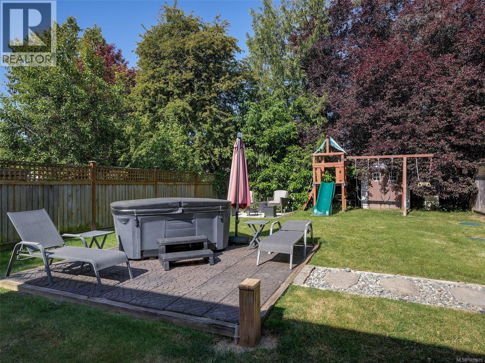  10378 Patricia Place, Sidney