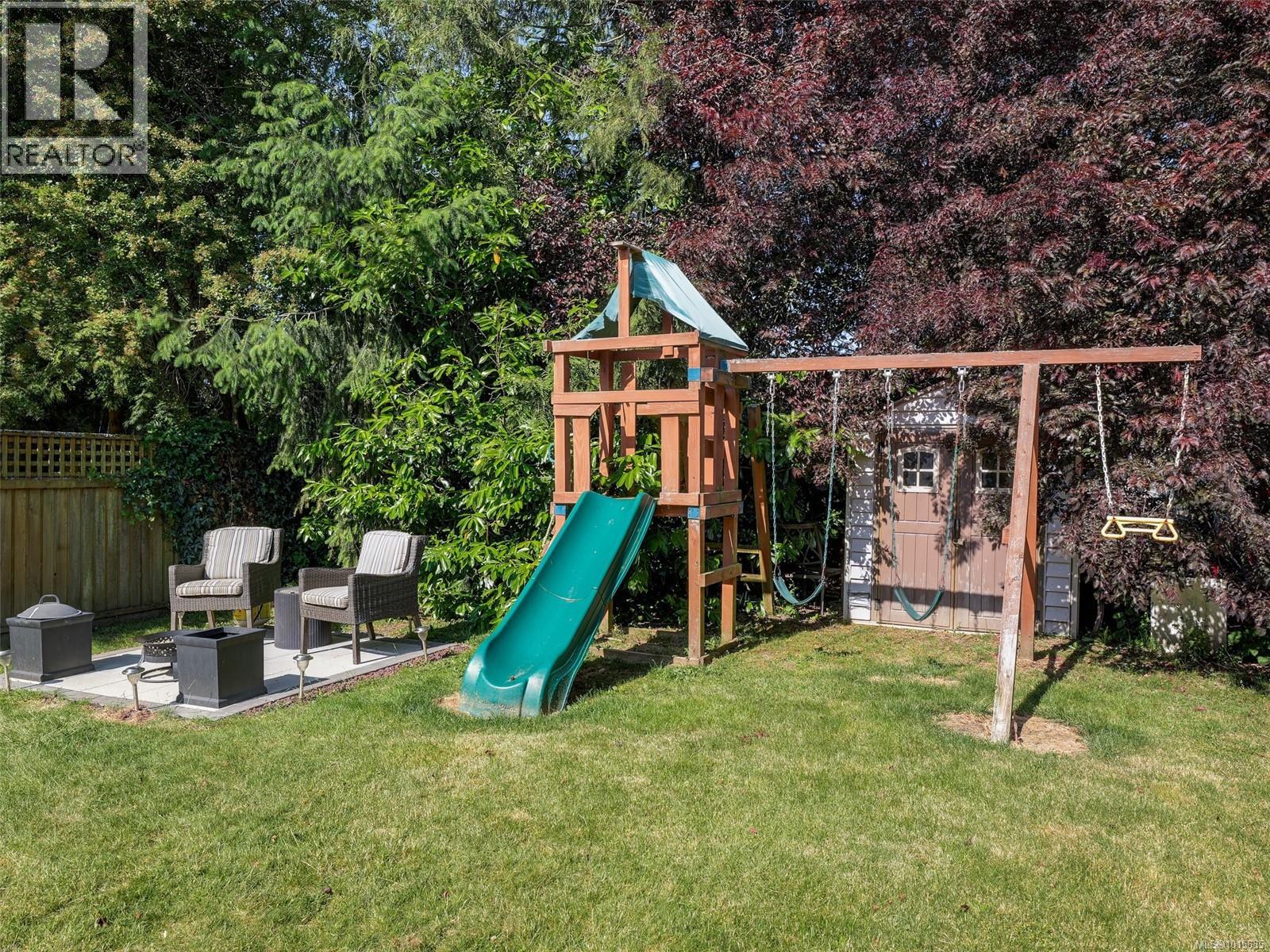  10378 Patricia Place, Sidney