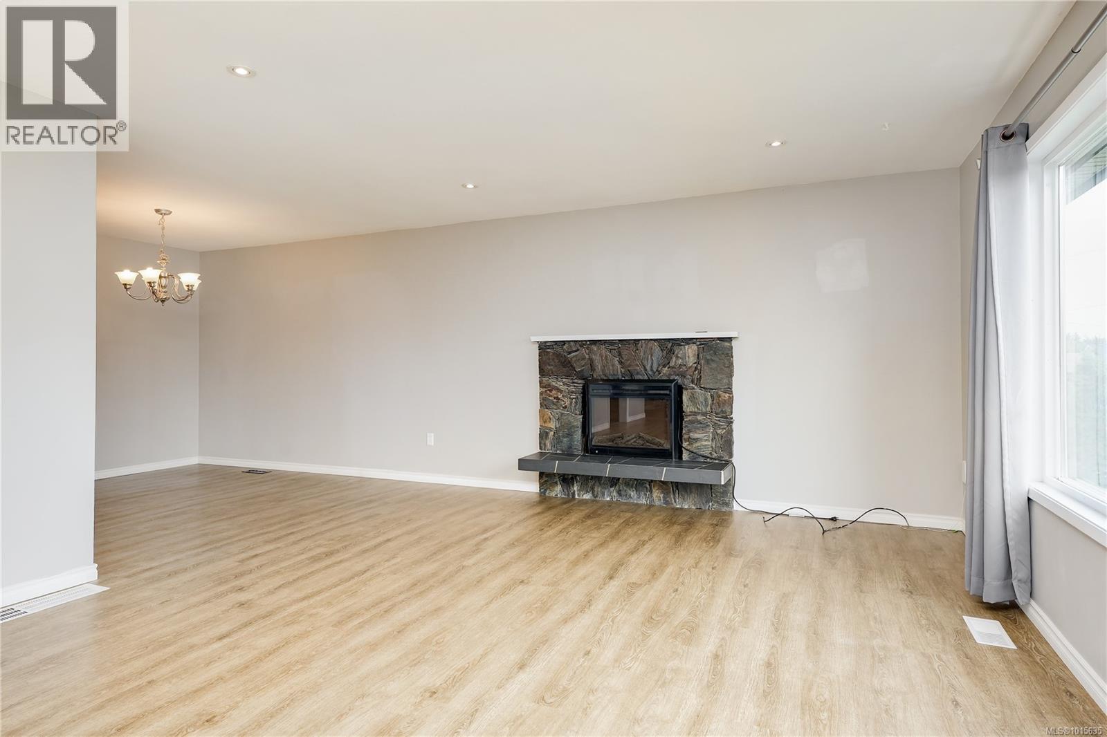  10378 Patricia Place, Sidney