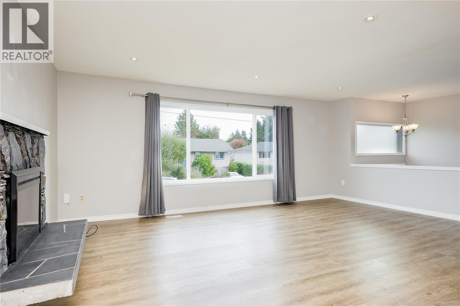  10378 Patricia Place, Sidney