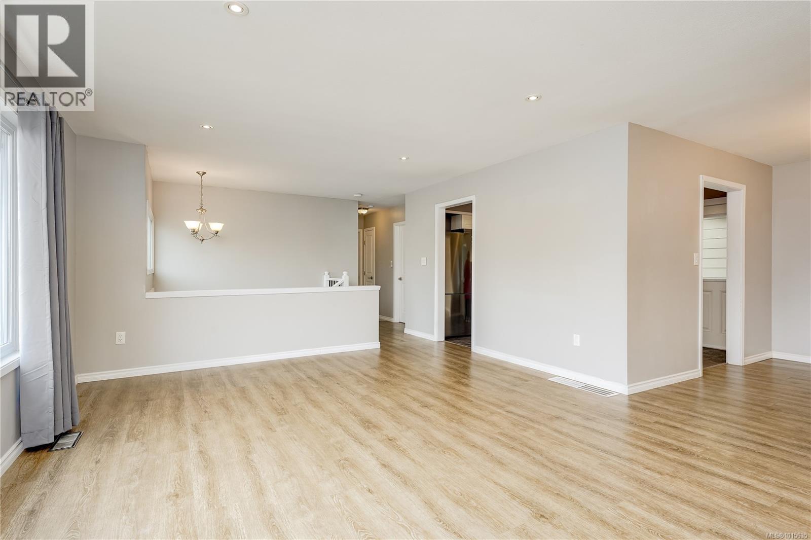  10378 Patricia Place, Sidney