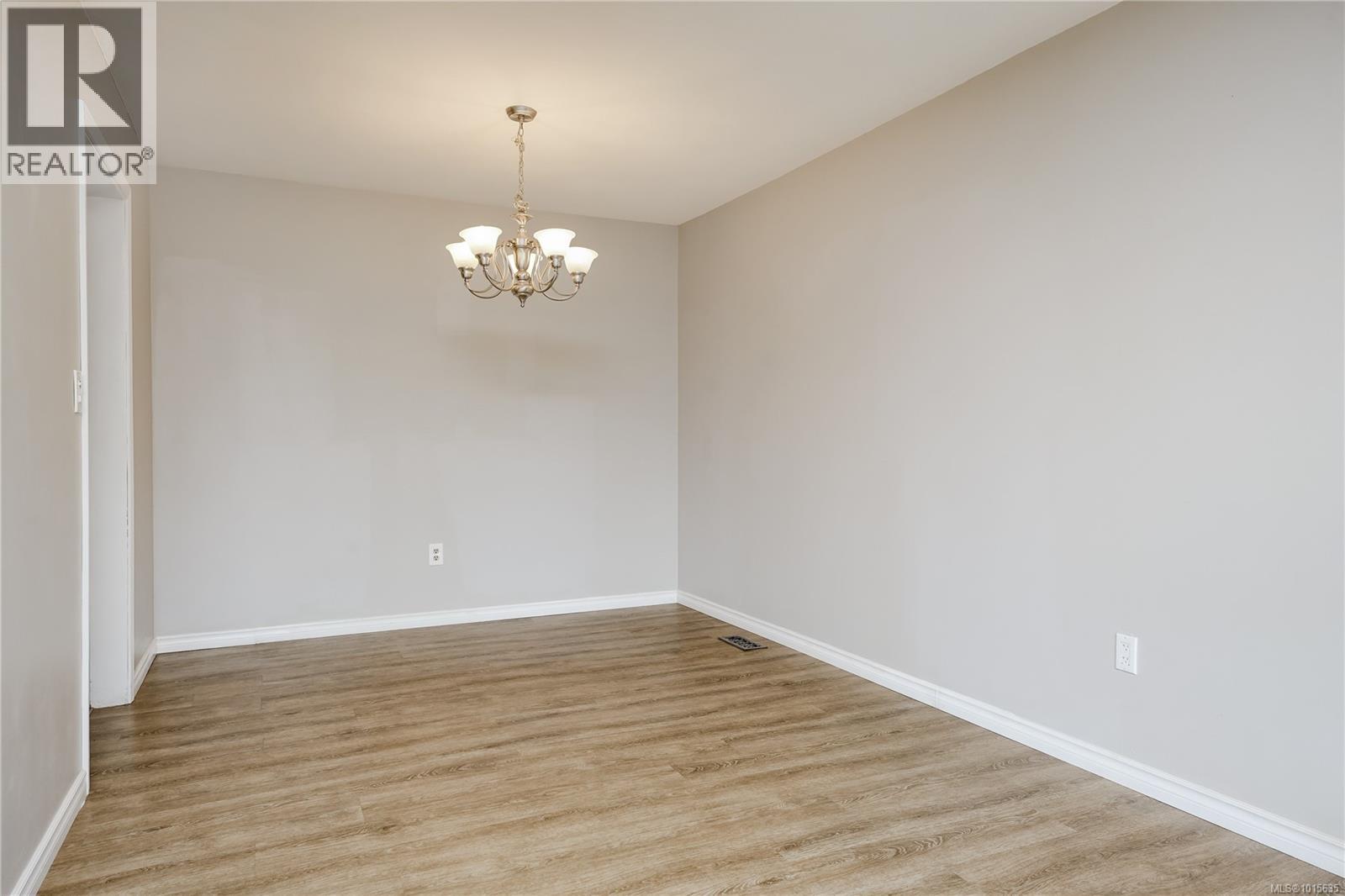  10378 Patricia Place, Sidney