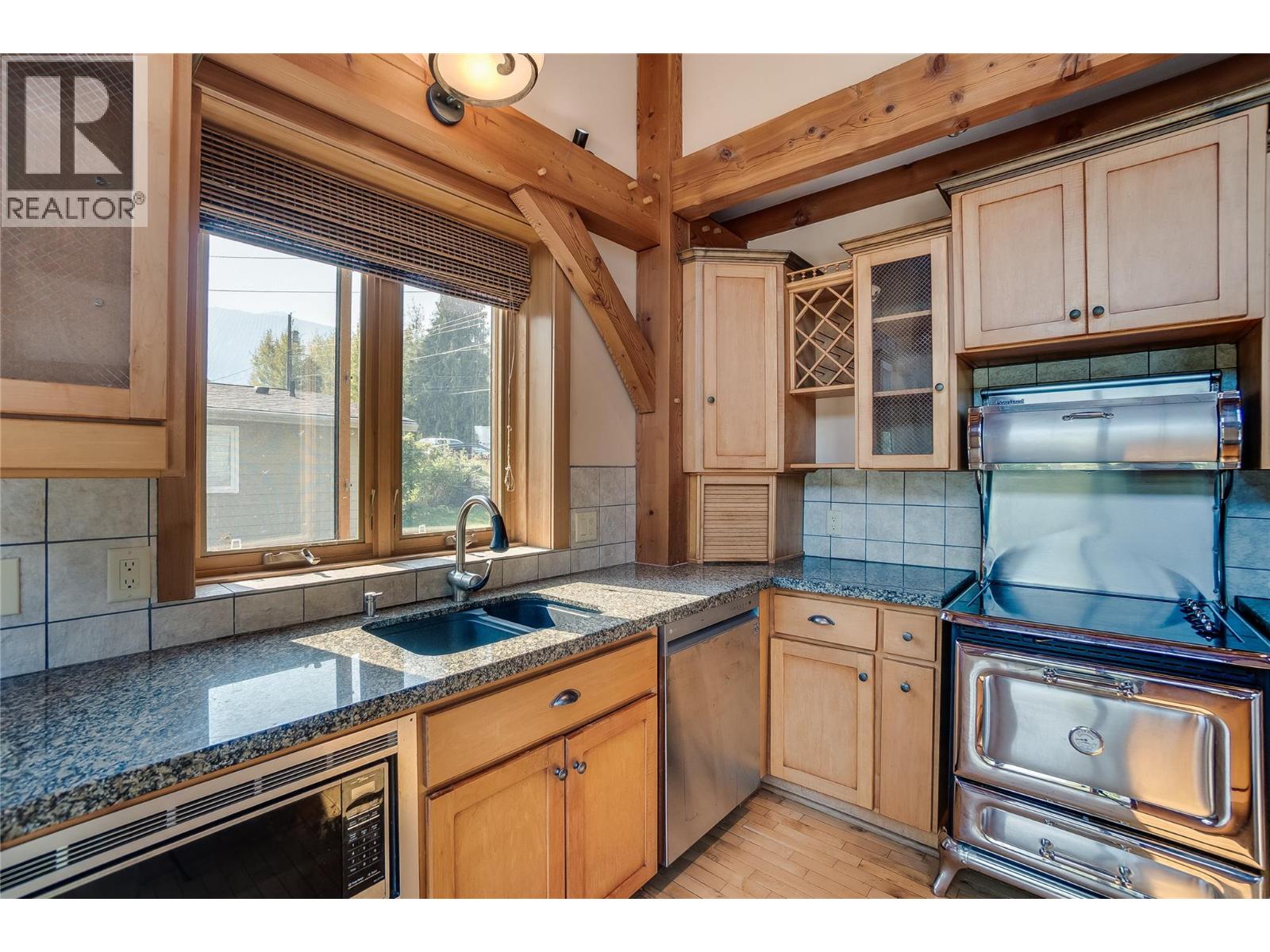 130 8th Street N, Kaslo