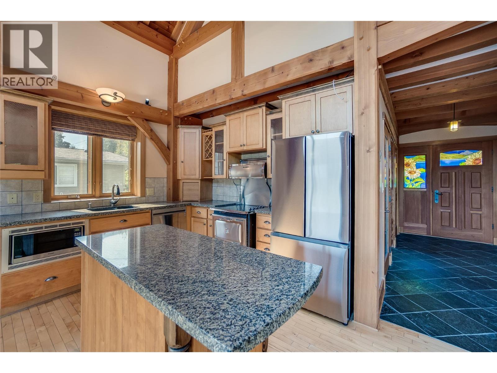 130 8th Street N, Kaslo