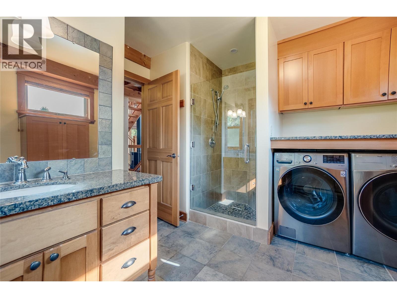 130 8th Street N, Kaslo