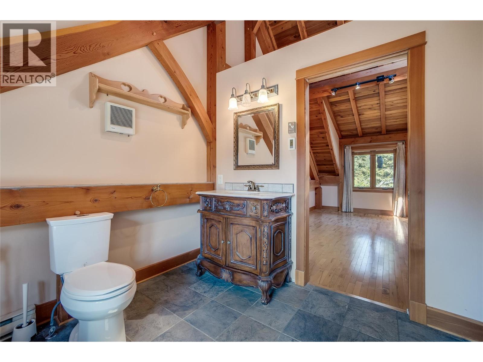 130 8th Street N, Kaslo