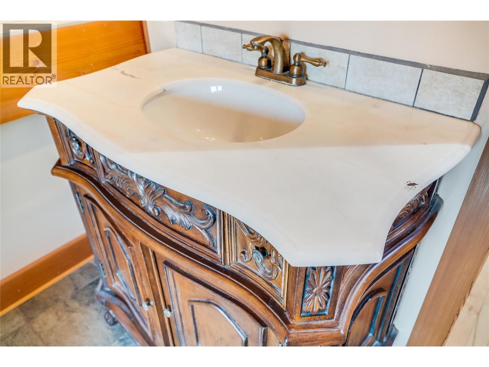 130 8th Street N, Kaslo