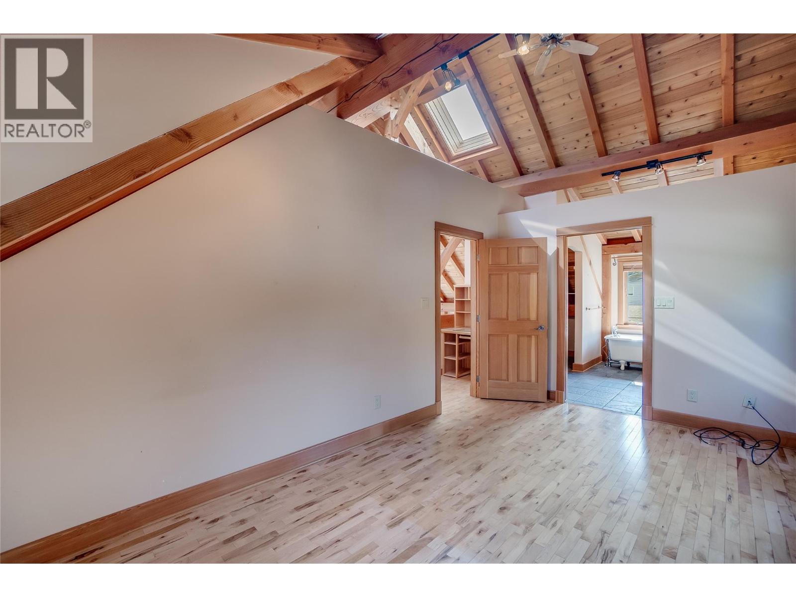 130 8th Street N, Kaslo