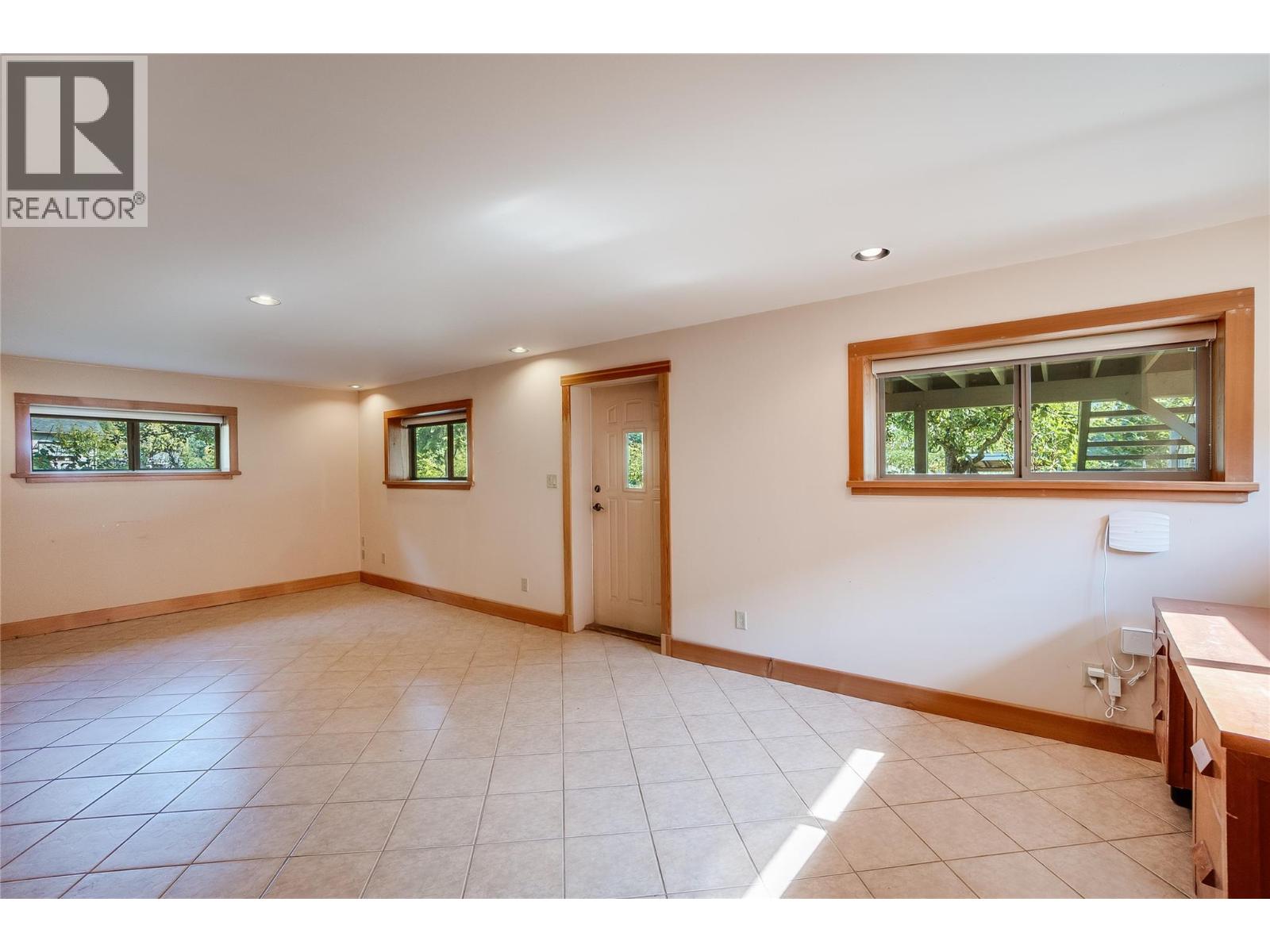 130 8th Street N, Kaslo