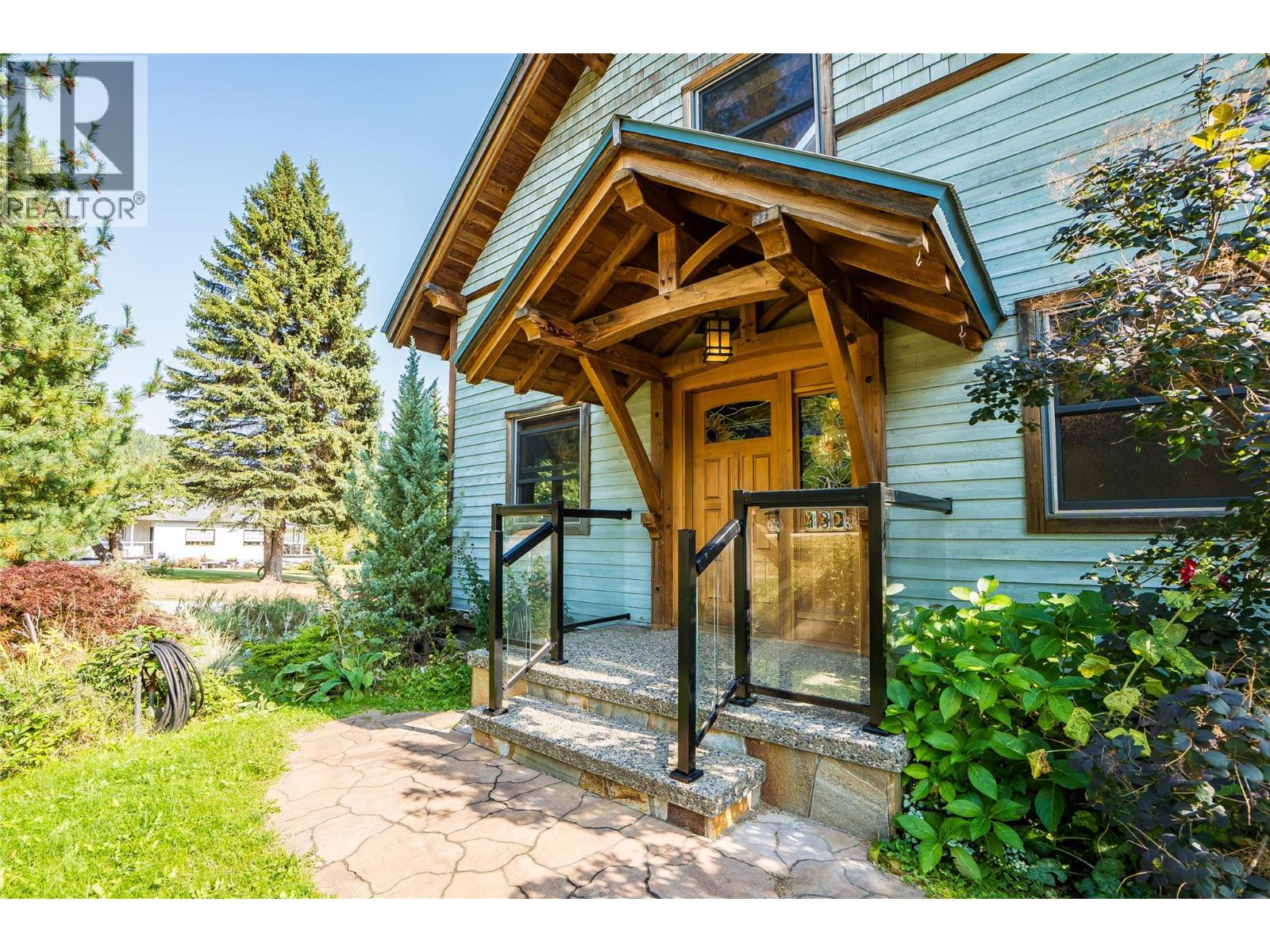 130 8th Street N, Kaslo