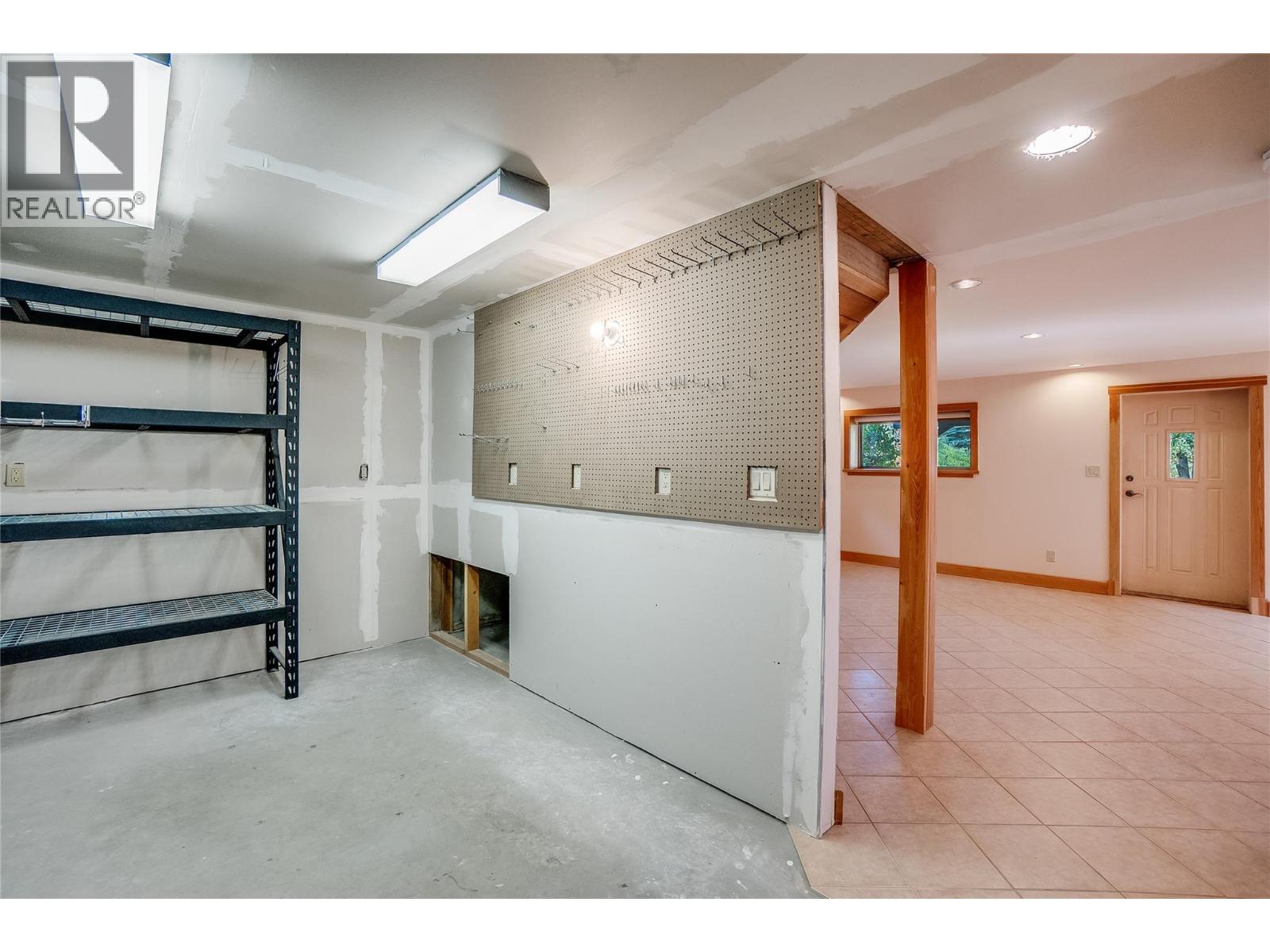 130 8th Street N, Kaslo