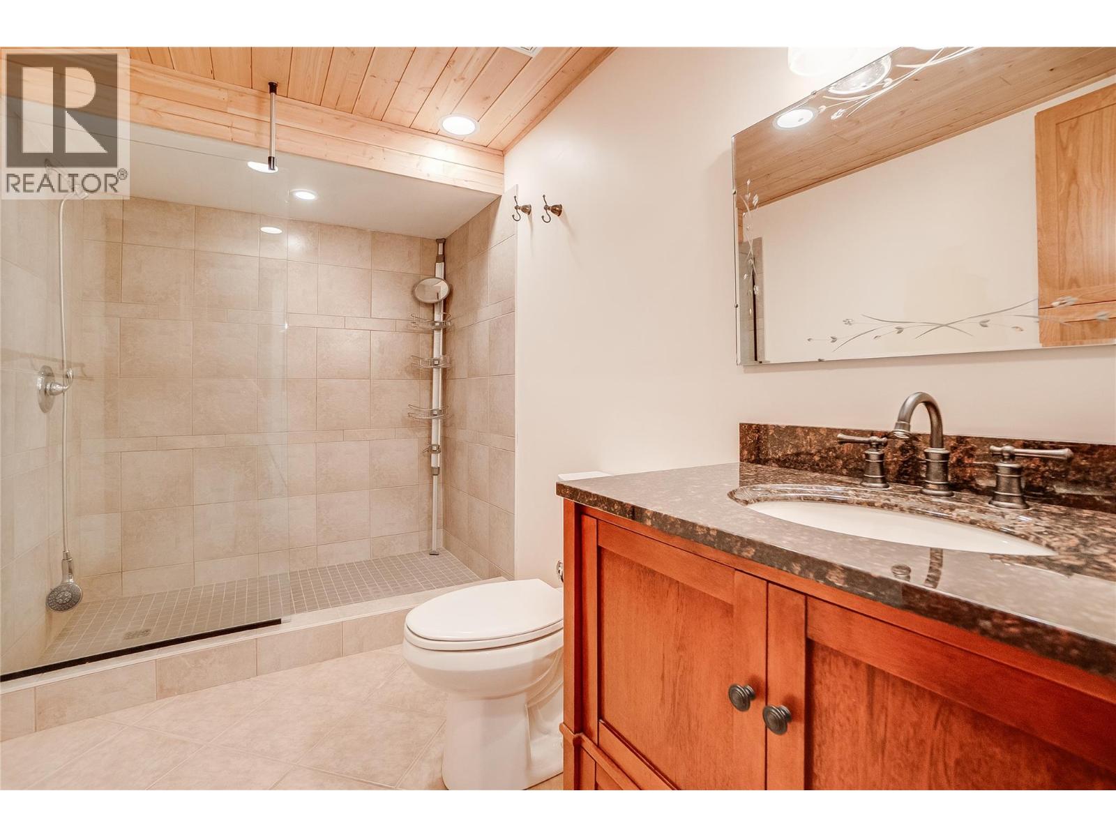 130 8th Street N, Kaslo