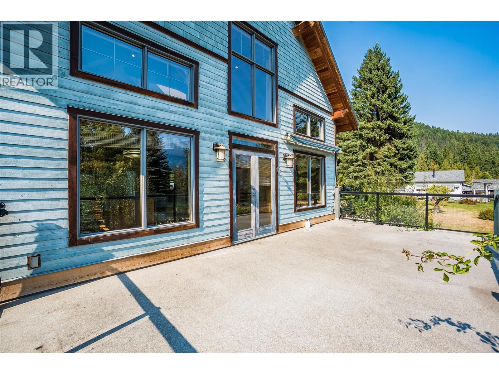 130 8th Street N, Kaslo