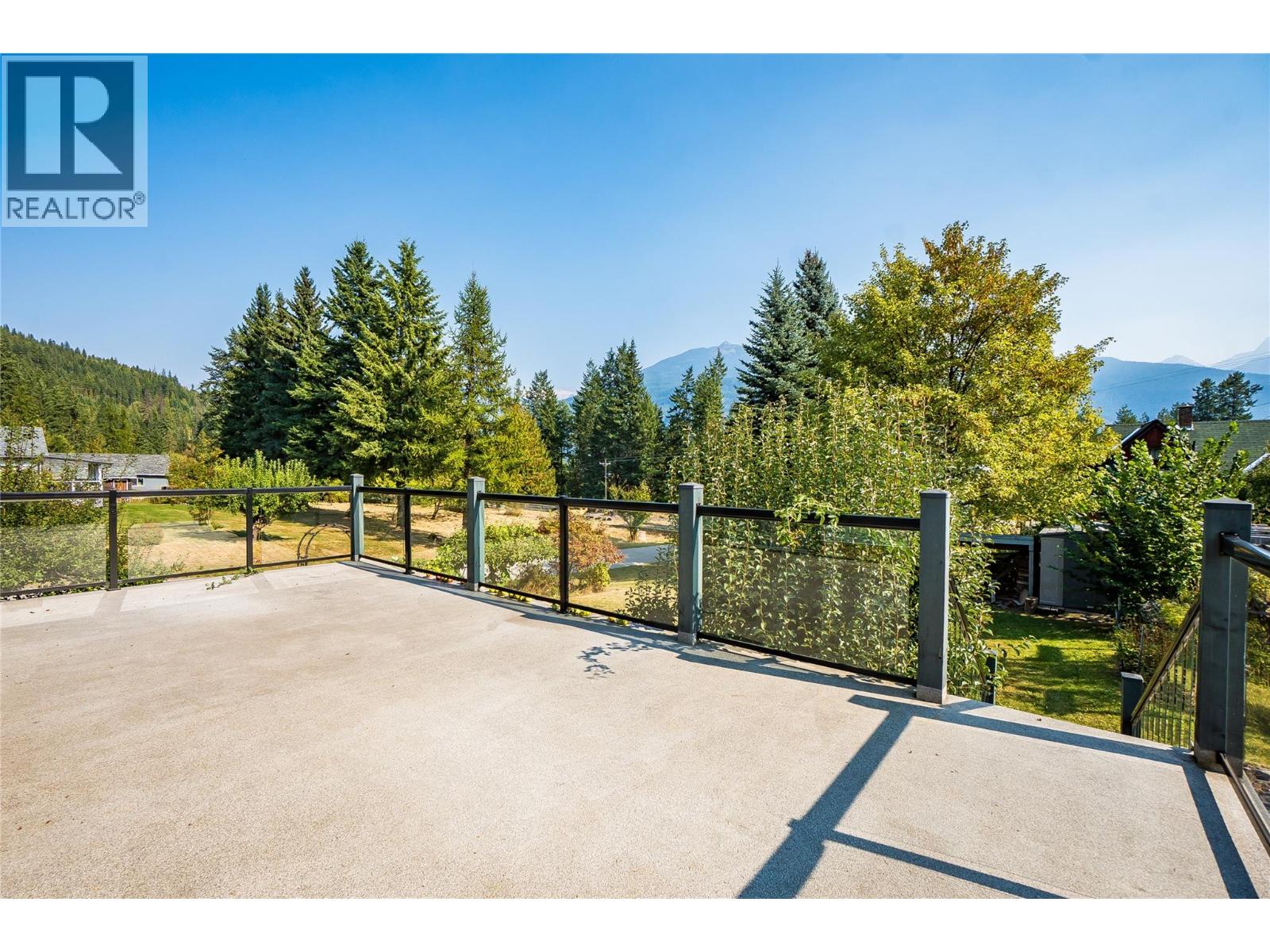 130 8th Street N, Kaslo