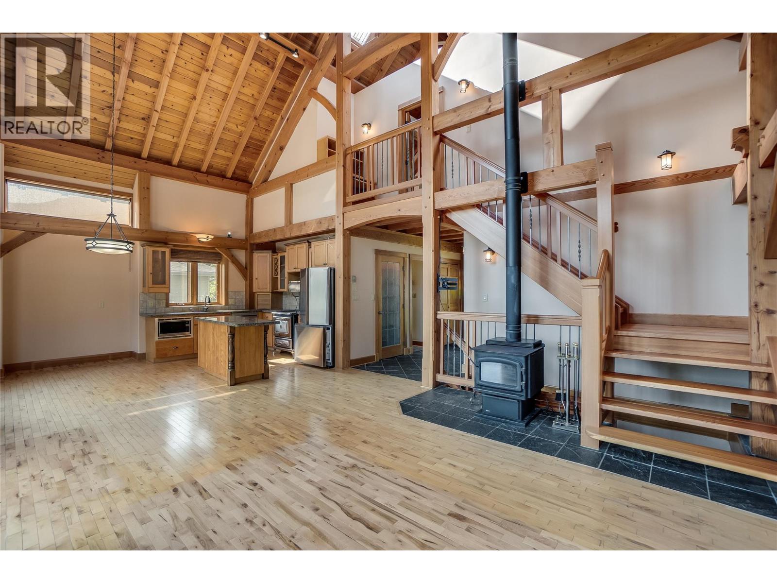 130 8th Street N, Kaslo