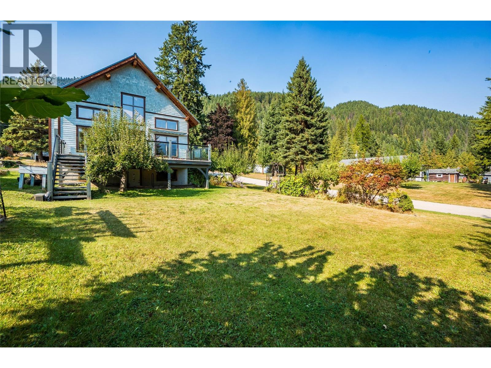 130 8th Street N, Kaslo