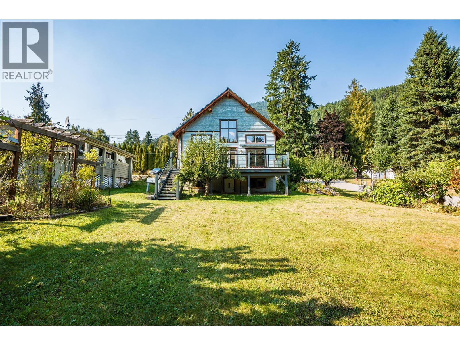 130 8th Street N, Kaslo