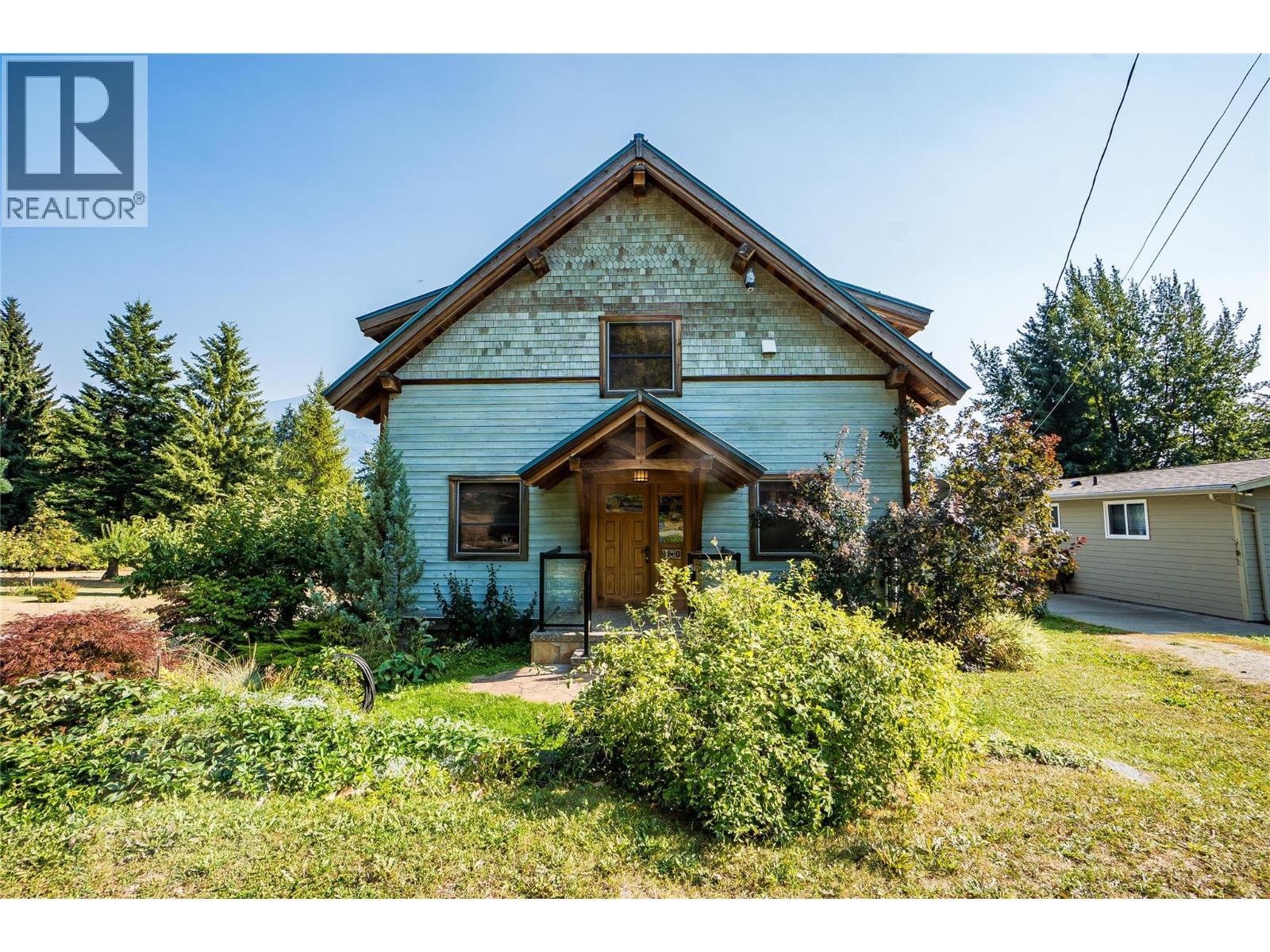 130 8th Street N, Kaslo