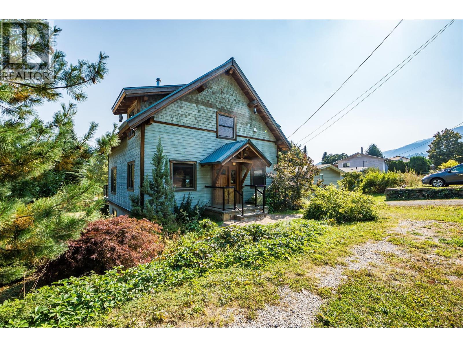 130 8th Street N, Kaslo