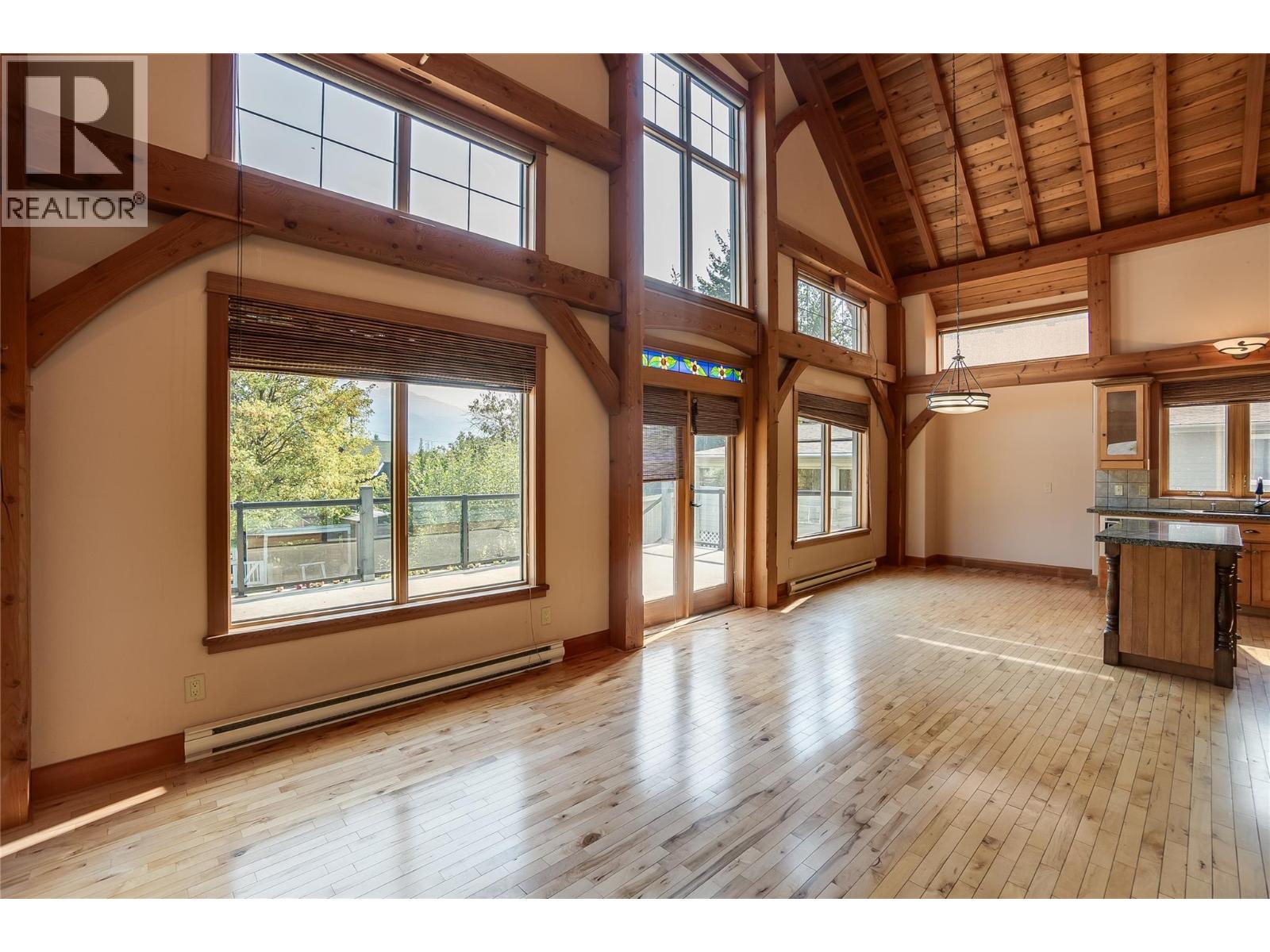 130 8th Street N, Kaslo