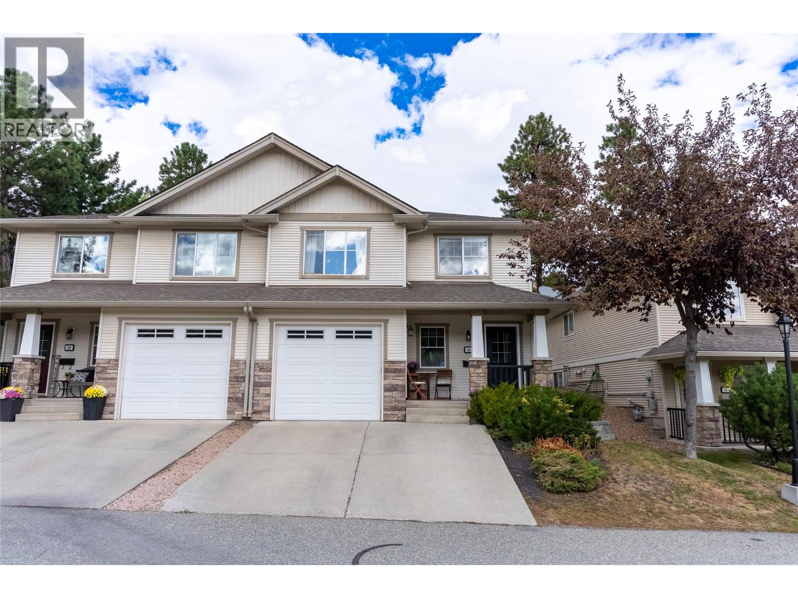 1940 HILLSIDE Drive, Kamloops - Exteriors - Full Complex View - Photo 4