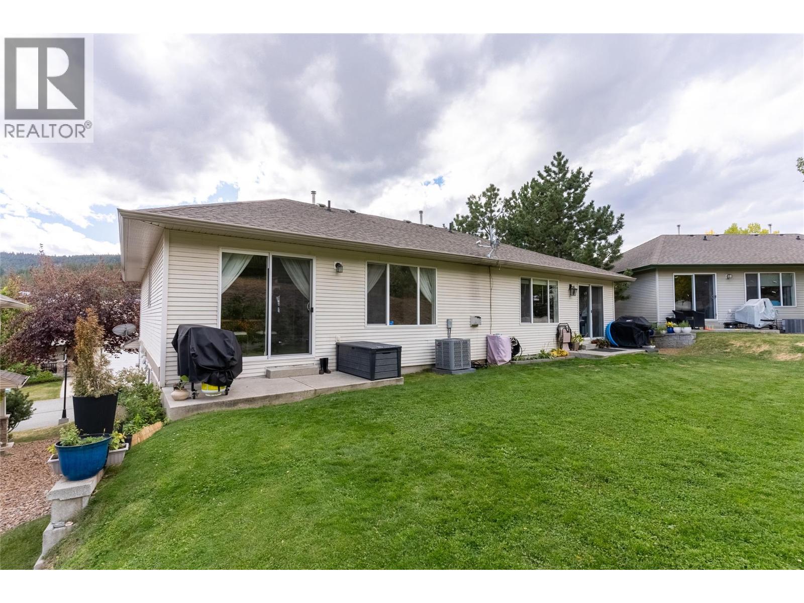 1940 HILLSIDE Drive, Kamloops - Exteriors - Photo 7