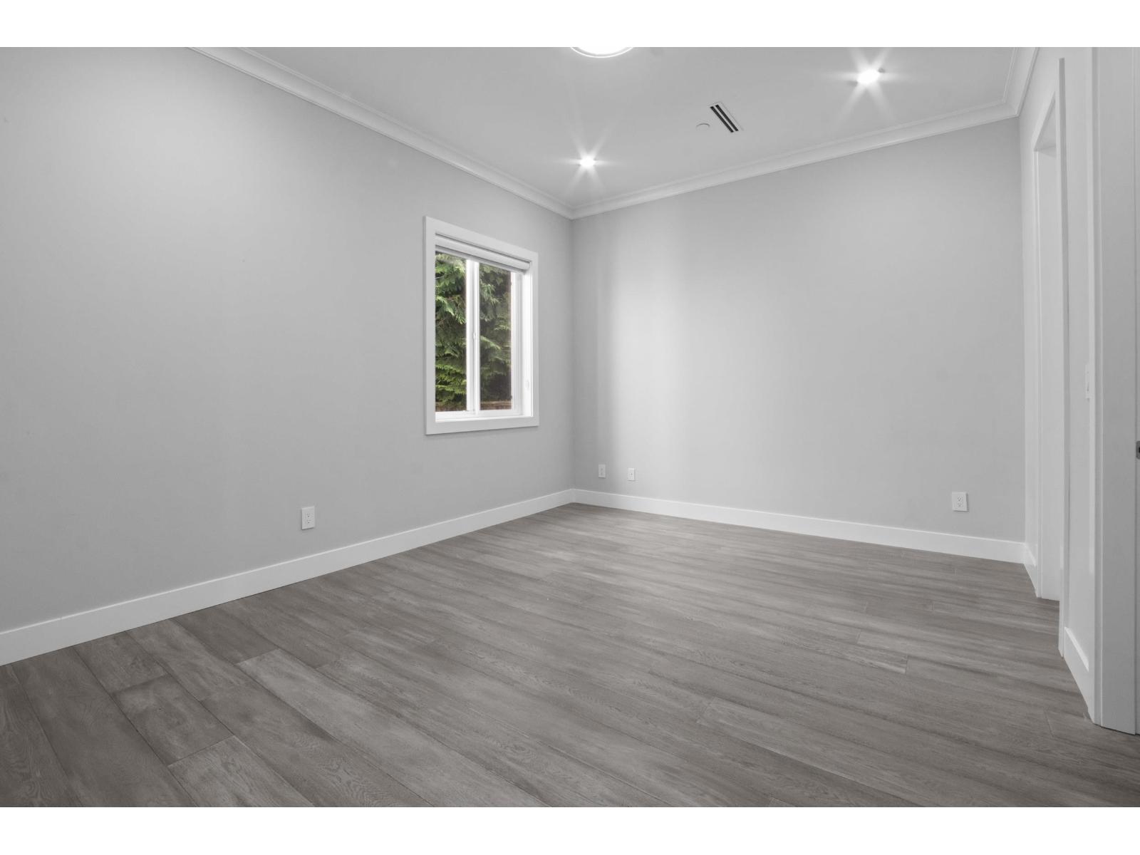 15890 RUSSELL AVENUE, White Rock