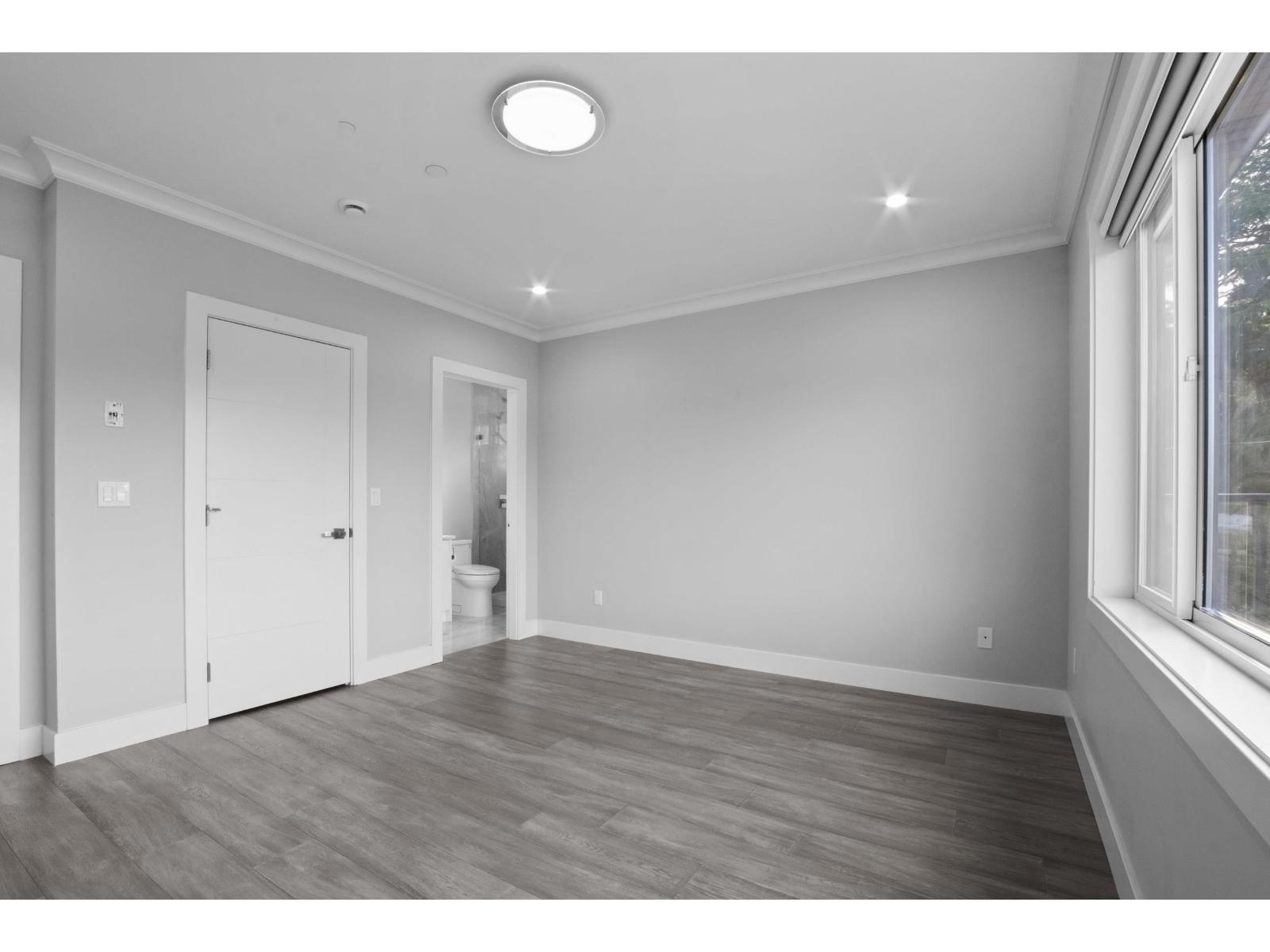 15890 RUSSELL AVENUE, White Rock