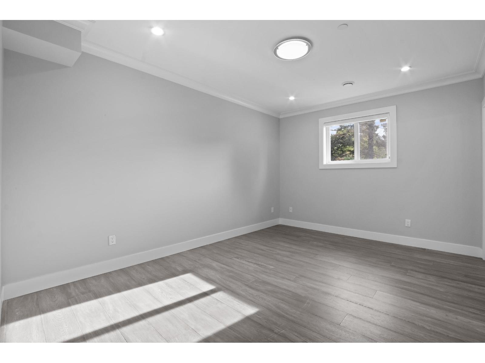 15890 RUSSELL AVENUE, White Rock