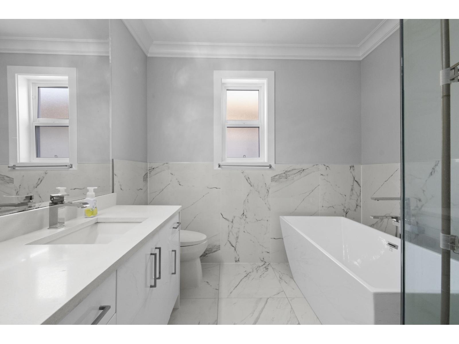 15890 RUSSELL AVENUE, White Rock
