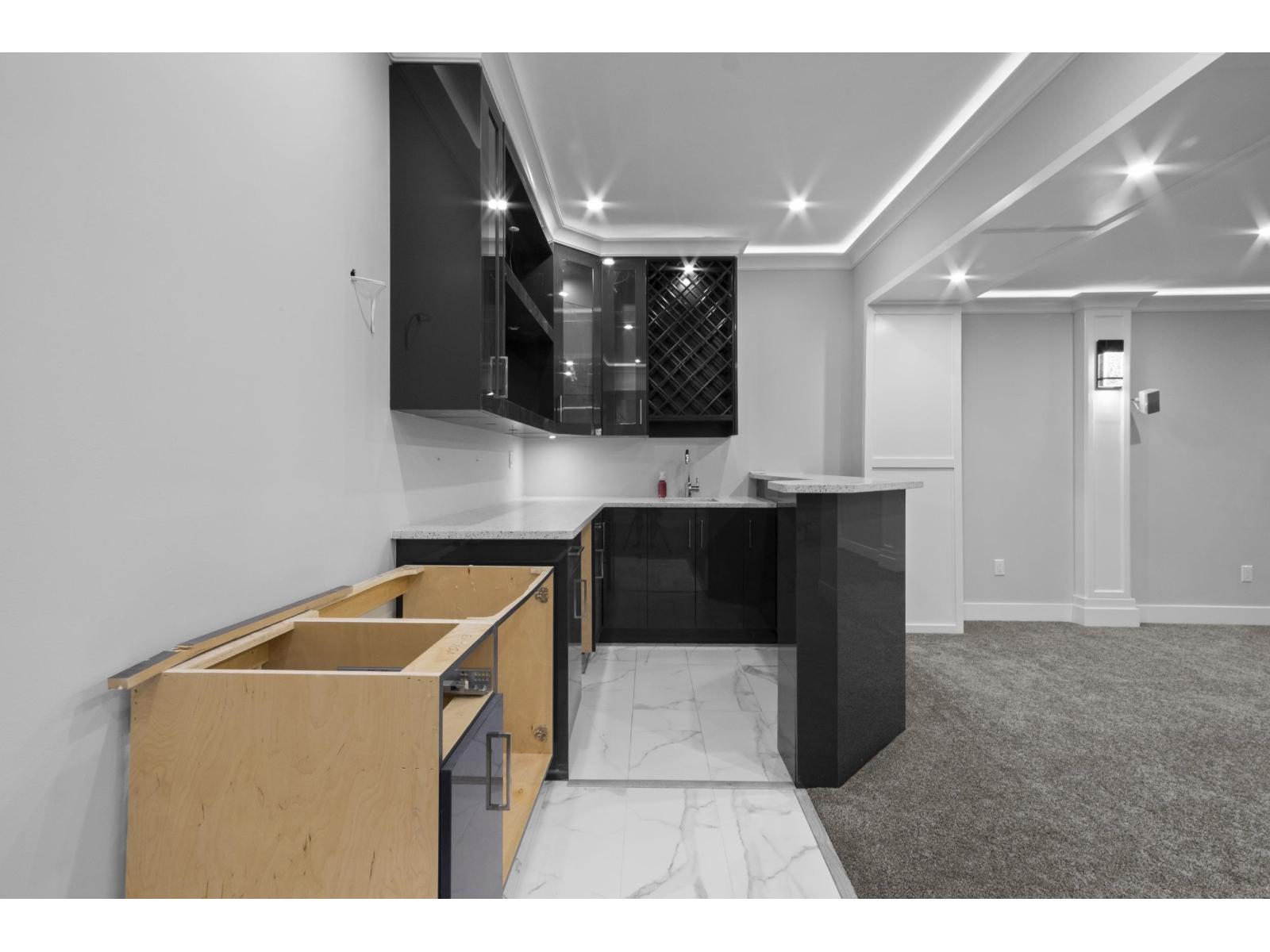 15890 RUSSELL AVENUE, White Rock