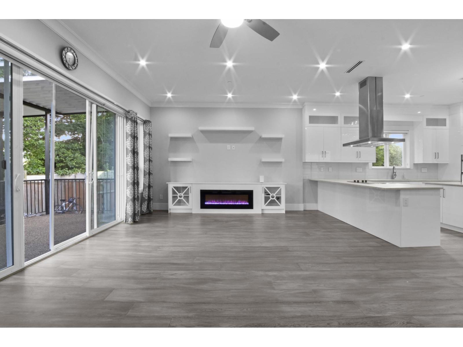 15890 RUSSELL AVENUE, White Rock