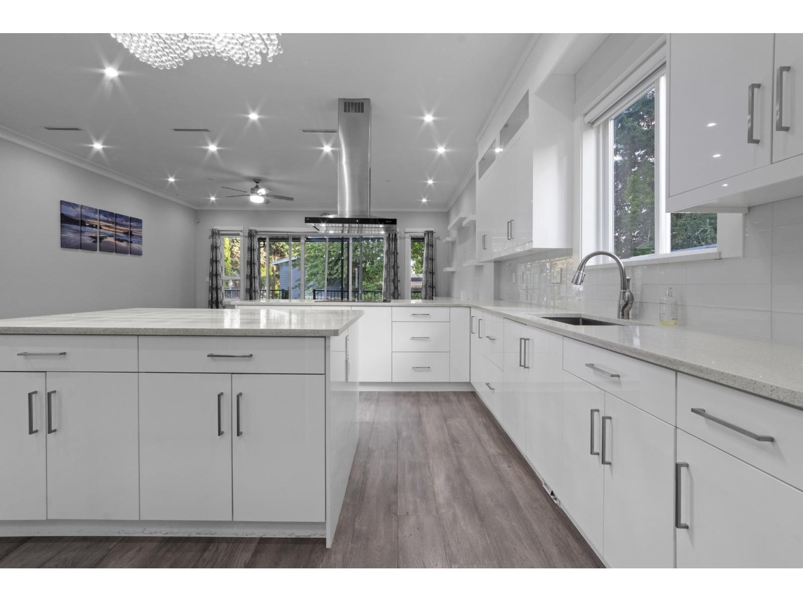 15890 RUSSELL AVENUE, White Rock