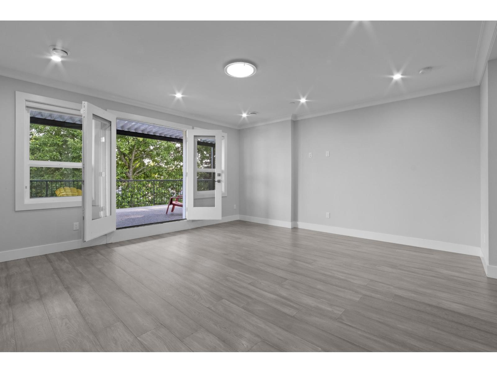 15890 RUSSELL AVENUE, White Rock