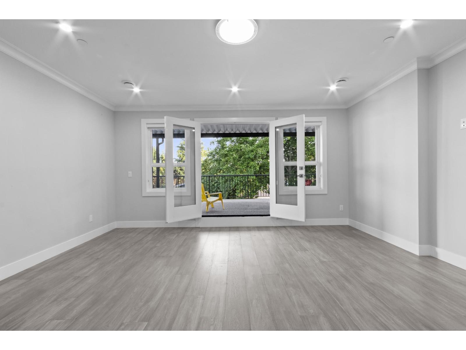 15890 RUSSELL AVENUE, White Rock
