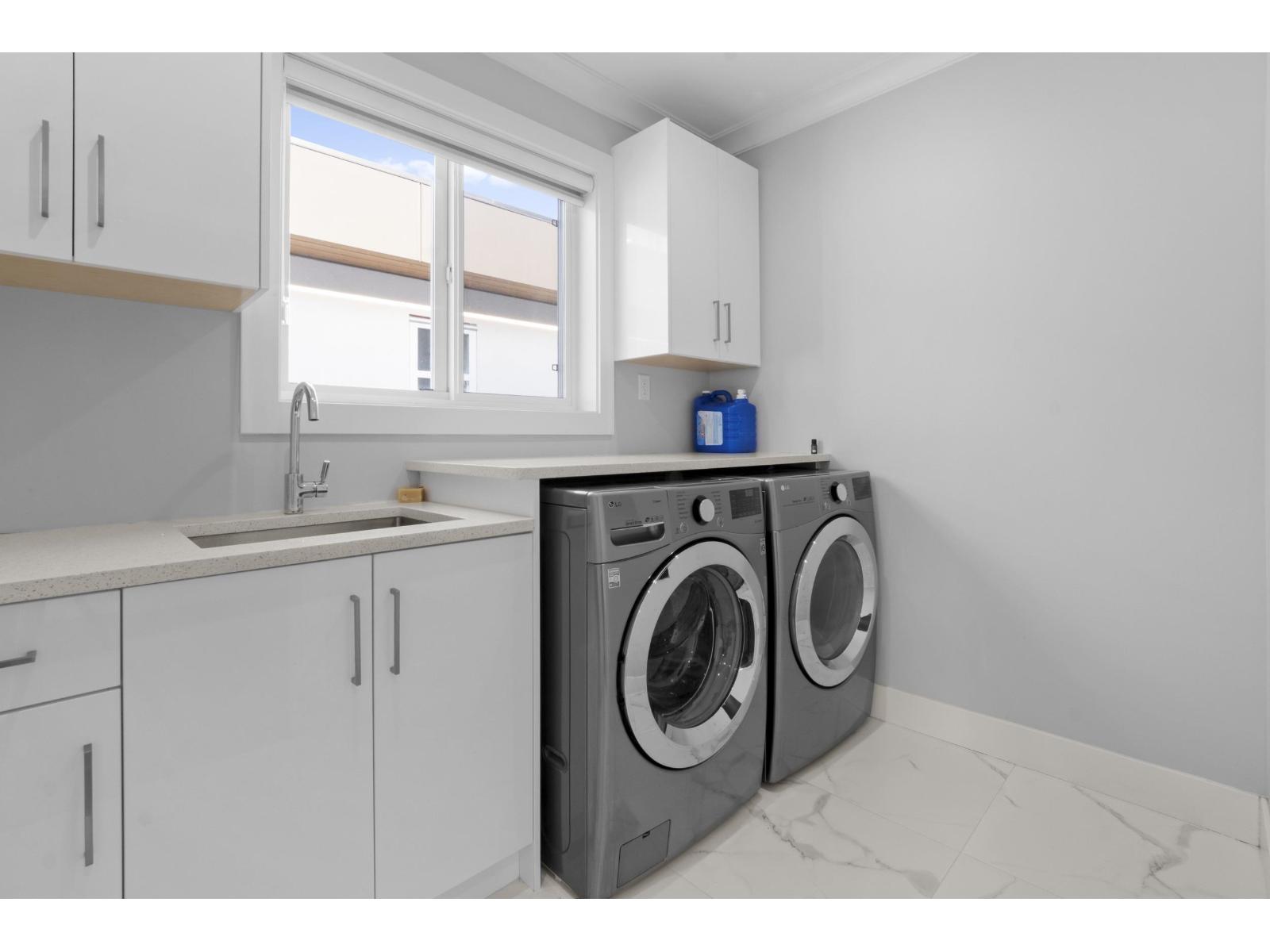 15890 RUSSELL AVENUE, White Rock