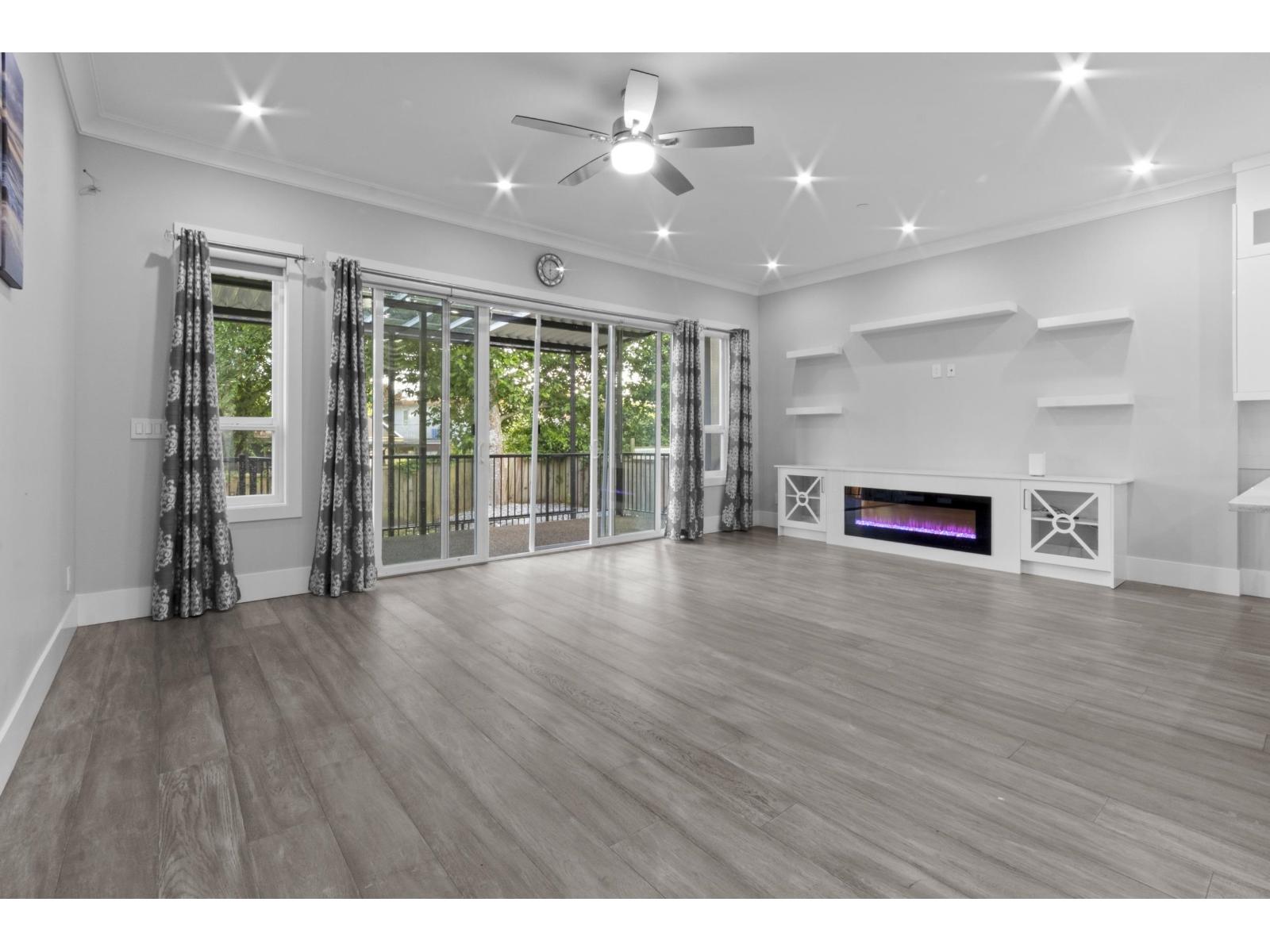 15890 RUSSELL AVENUE, White Rock