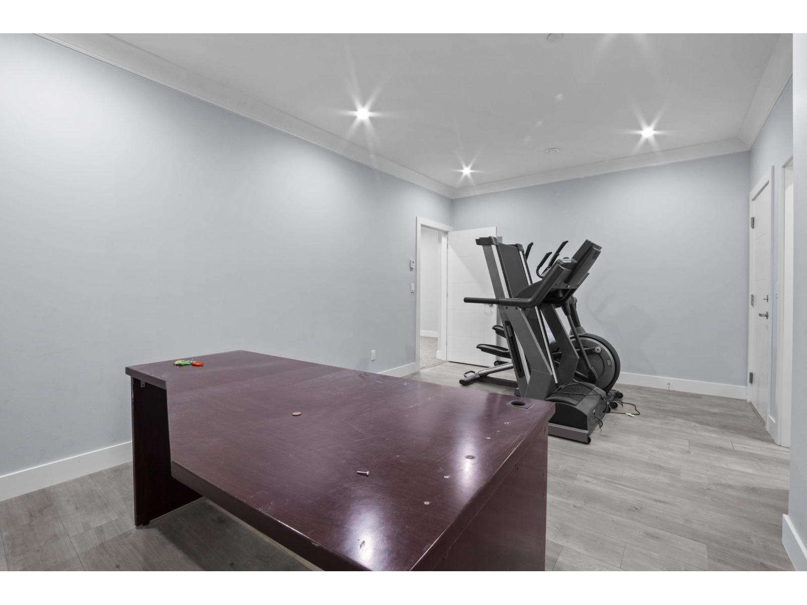 15890 RUSSELL AVENUE, White Rock